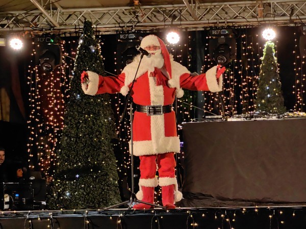 Сияещият град - вълшебства и радост през Коледните дни