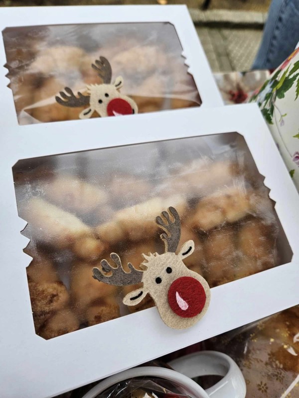 Магията на Дарението: Благотворителен Коледен базар в село Розово