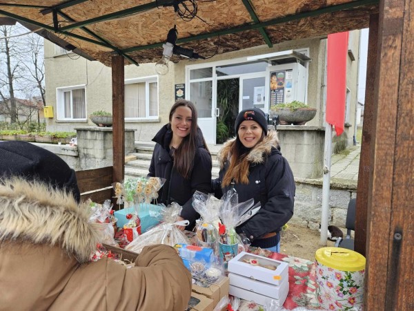 Магията на Дарението: Благотворителен Коледен базар в село Розово