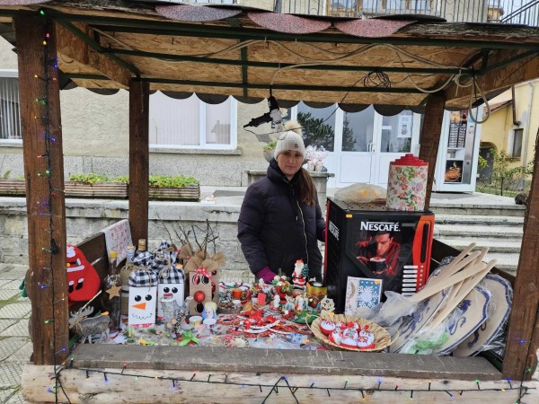 Магията на Дарението: Благотворителен Коледен базар в село Розово