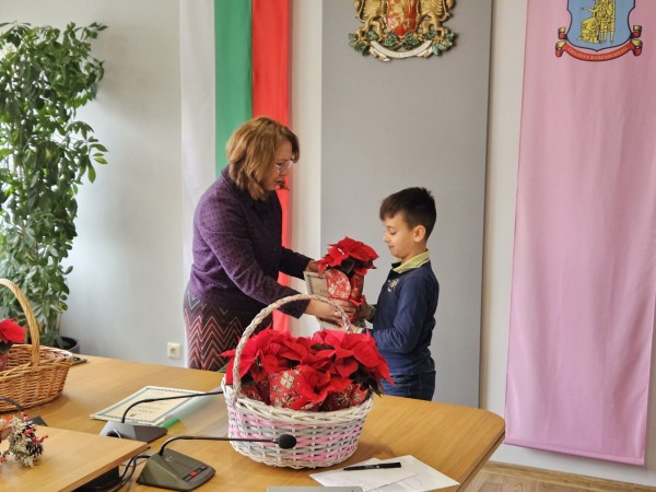 Стипендиантите на община Казанлък днес получиха своите отличия от Кмета на общината