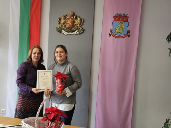 Стипендиантите на община Казанлък днес получиха своите отличия от Кмета на общината