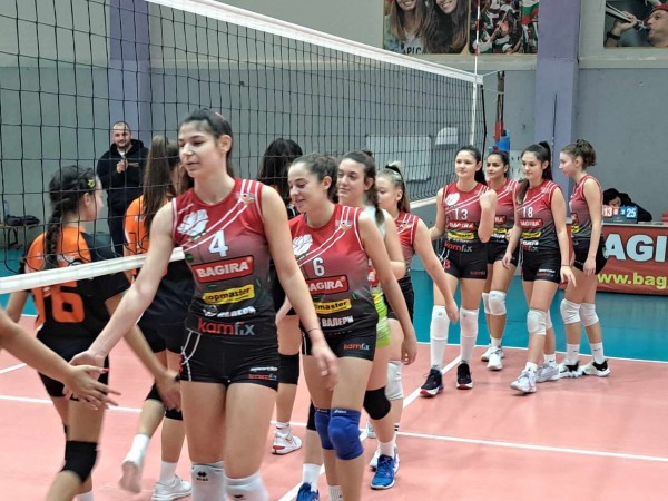 Първи победи за сезона на децата от волейболната ни школа