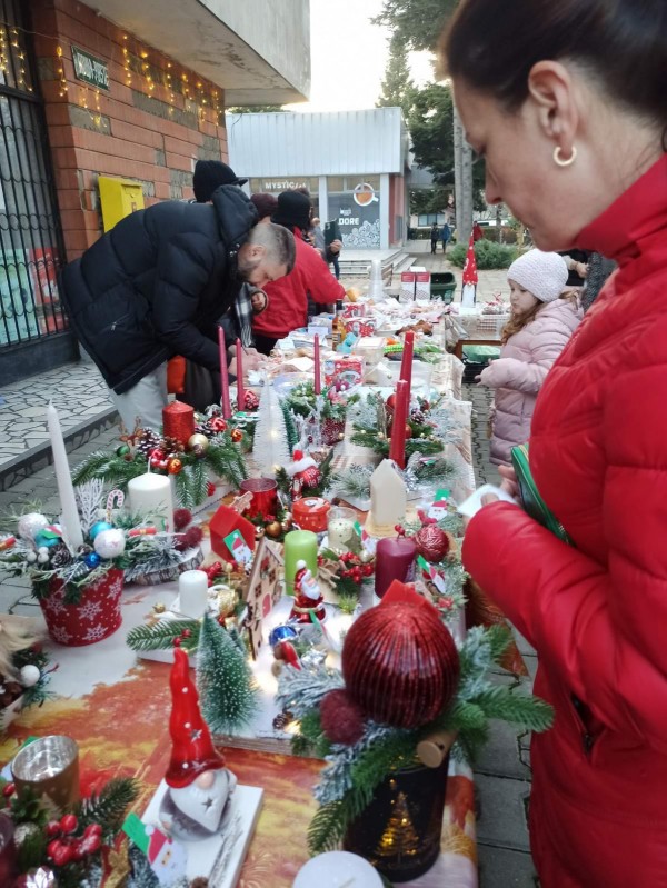 Чуден коледен базар в Овощник