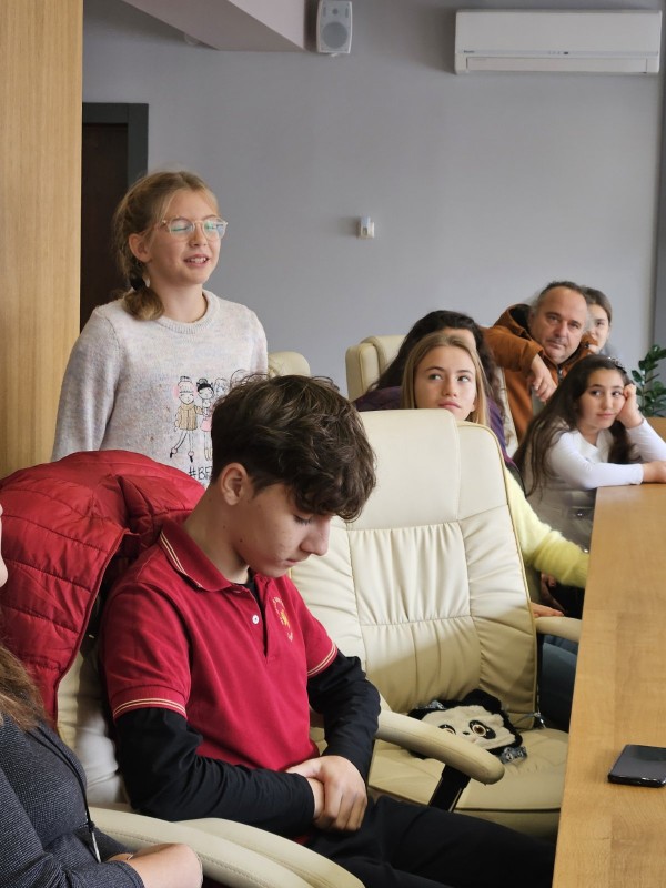 Стипендиантите на община Казанлък днес получиха своите отличия от Кмета на общината