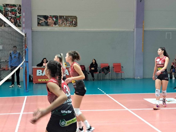 Първи победи за сезона на децата от волейболната ни школа