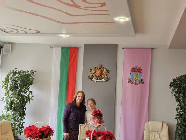 Стипендиантите на община Казанлък днес получиха своите отличия от Кмета на общината