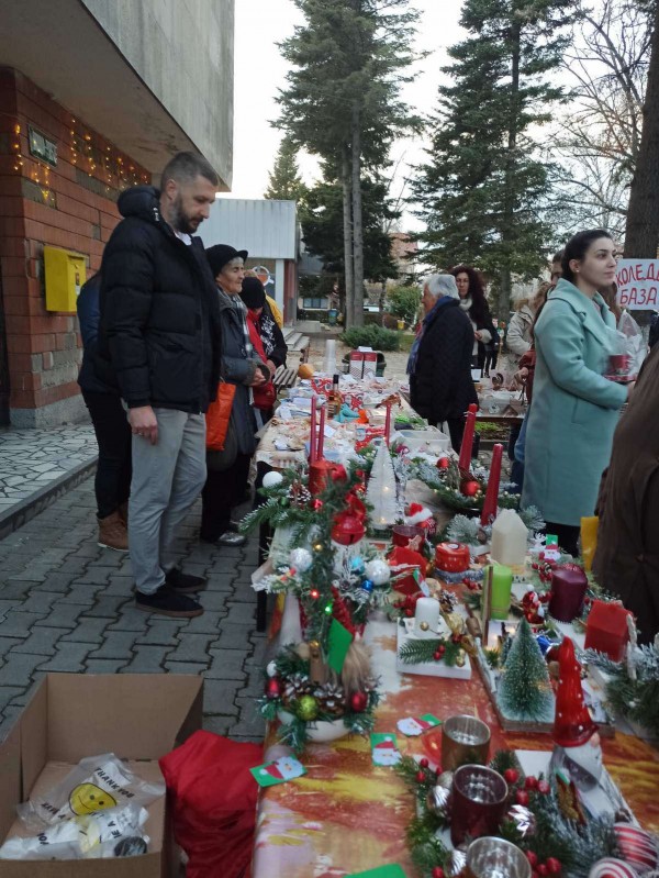 Чуден коледен базар в Овощник