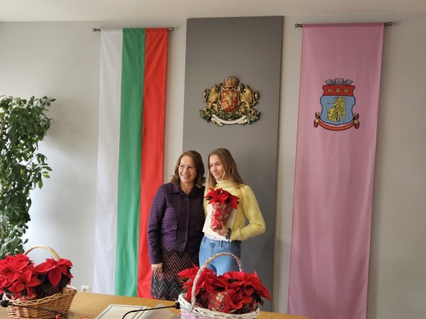 Стипендиантите на община Казанлък днес получиха своите отличия от Кмета на общината