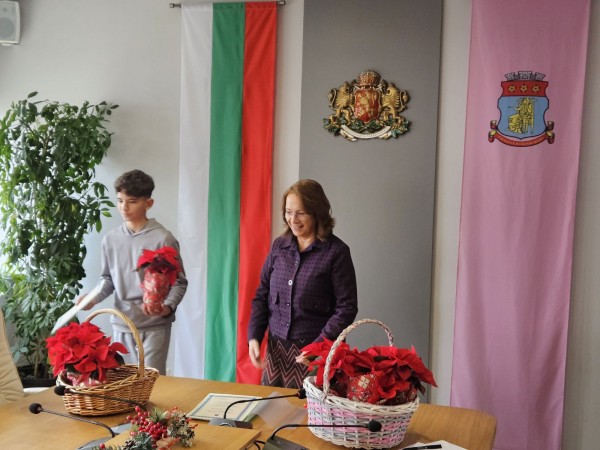 Стипендиантите на община Казанлък днес получиха своите отличия от Кмета на общината