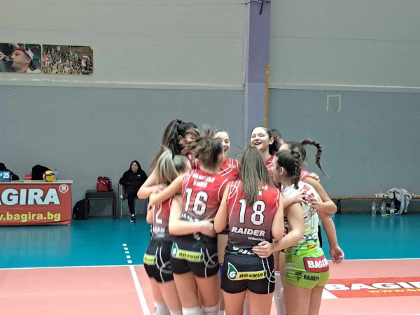 Първи победи за сезона на децата от волейболната ни школа