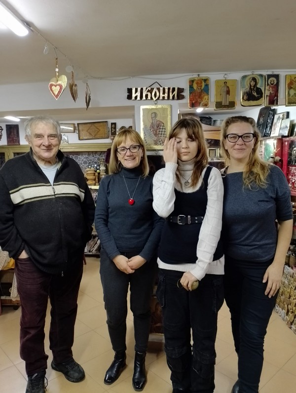 Рая създава добро в плик