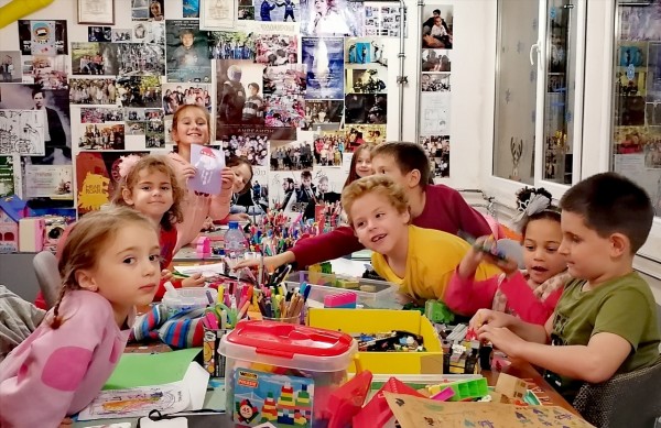 Децата и младежите от клуб „Светлини сред сенките” с нови награди от 4 конкурса  