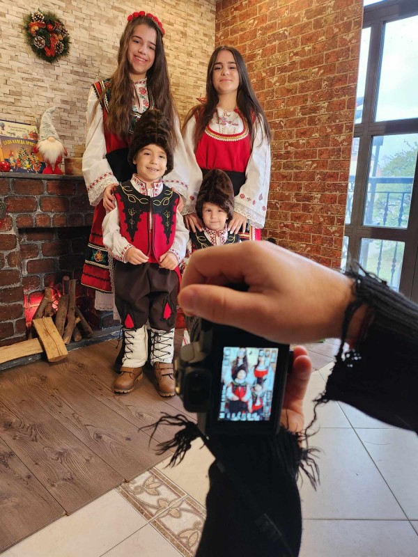 Две деца ще получат средства от благотовителната фотосесия в Казанлък