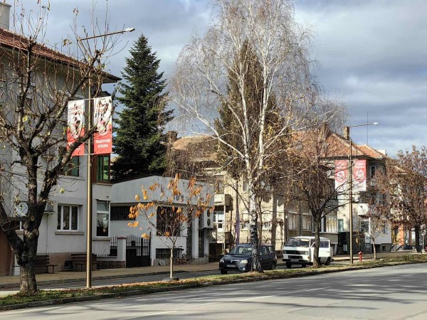 Започна подмяната на осветителните стълбове по бул. “Освобождение“