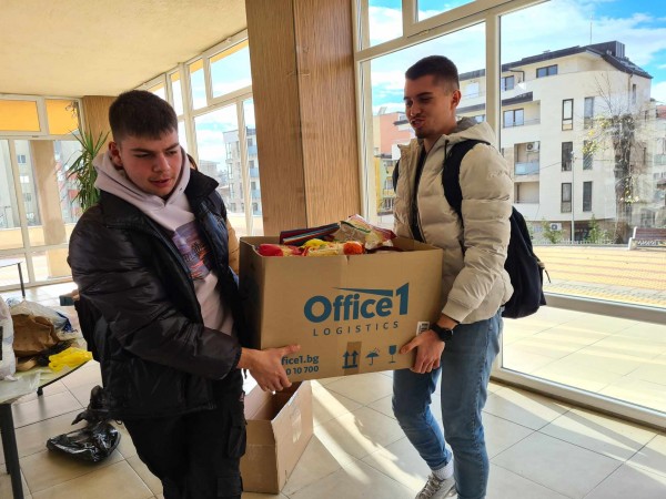 Антимовци зарадваха с пакетирани храни, възрастни хора и лица в неравностойно положение от селата в Казанлъшко 