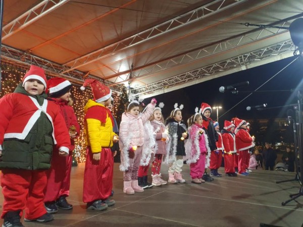 Празнична открита сцена на пл. “Севтополис“