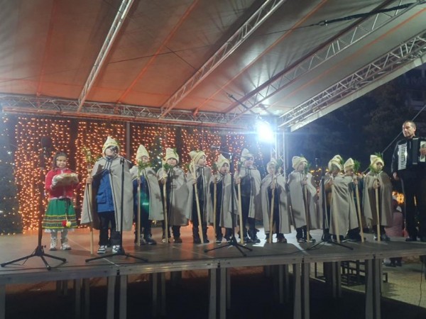 Празнична открита сцена на пл. “Севтополис“