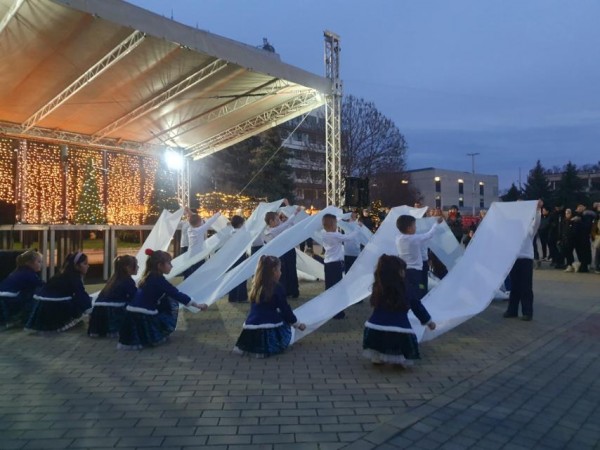 Празнична открита сцена на пл. “Севтополис“