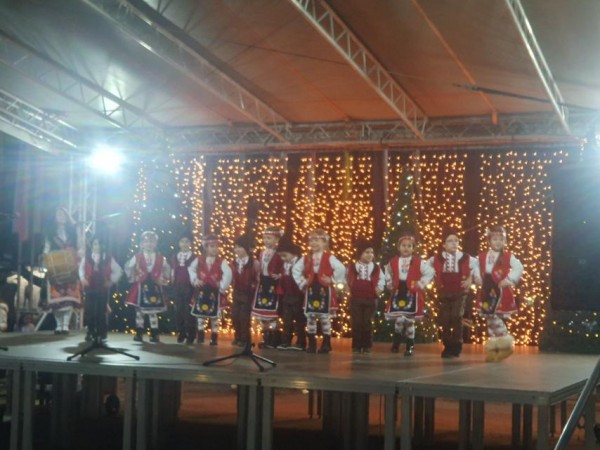 Празнична открита сцена на пл. “Севтополис“