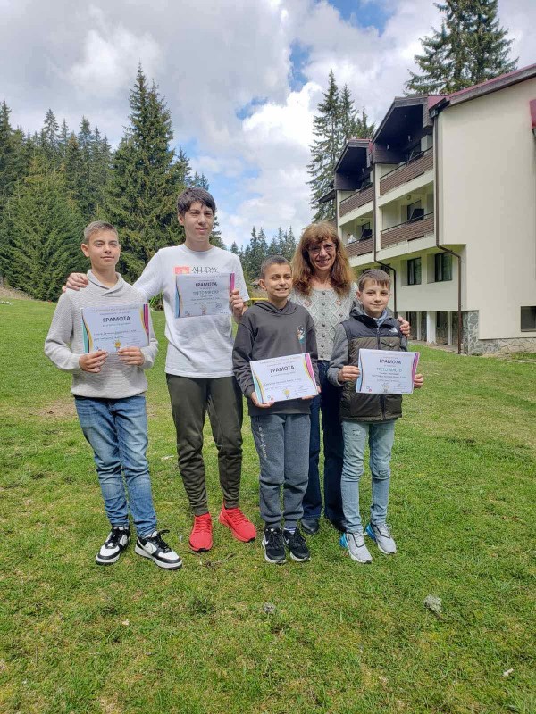 ИКТ Център изпраща успешна 10-а година! Учениците ни си изработват подаръци на 3D принтерa!