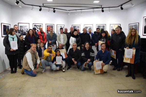 Тодор Тилев, Светлозар Симеонов и Станка Петрова са победителите в  Шестия салон на казанлъшките фотографи