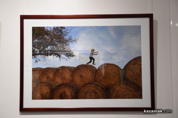 Тодор Тилев, Светлозар Симеонов и Станка Петрова са победителите в  Шестия салон на казанлъшките фотографи