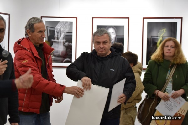 Тодор Тилев, Светлозар Симеонов и Станка Петрова са победителите в  Шестия салон на казанлъшките фотографи