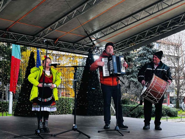 Открита сцена в снимки