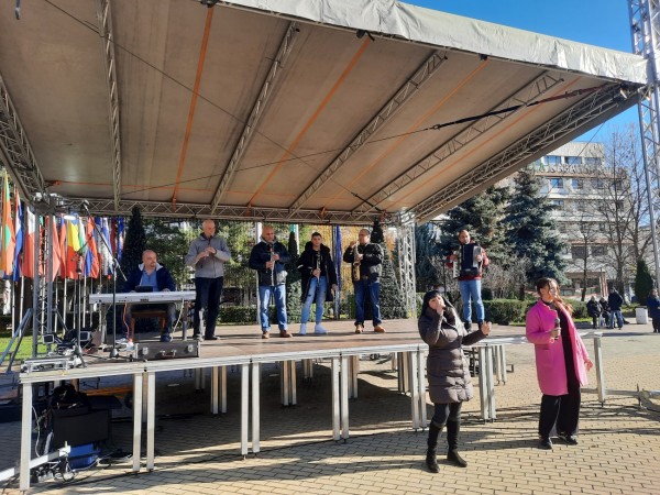 Емоции от днешната открита сцена 