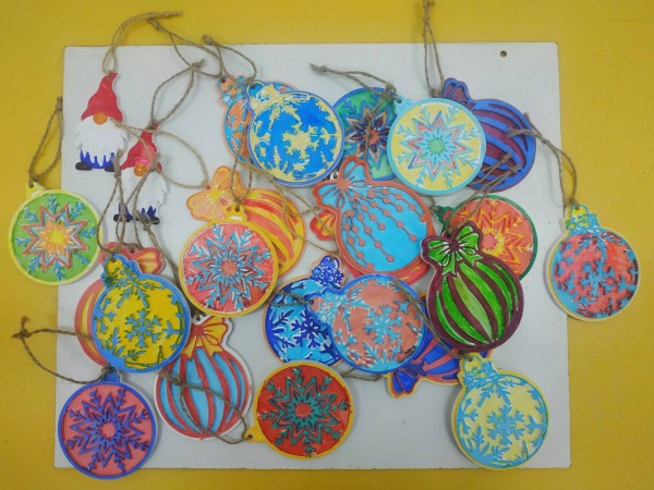 Ученици от ОУ “Св. Паисий Хилендарски“ разменяха коледна украса с връстници от цяла Европа