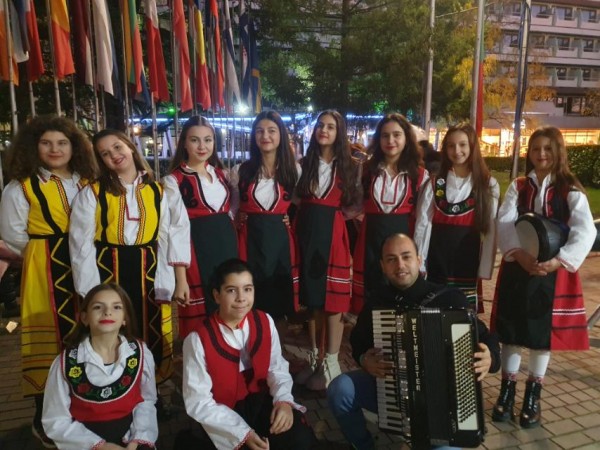 Коледен концерт на казанлъшките ученици