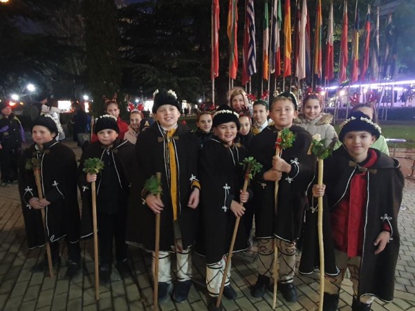 Коледен концерт на казанлъшките ученици