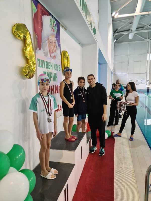 Седем медала завоюваха казанлъшките плувци в международния турнир “Дядо Коледа” 
