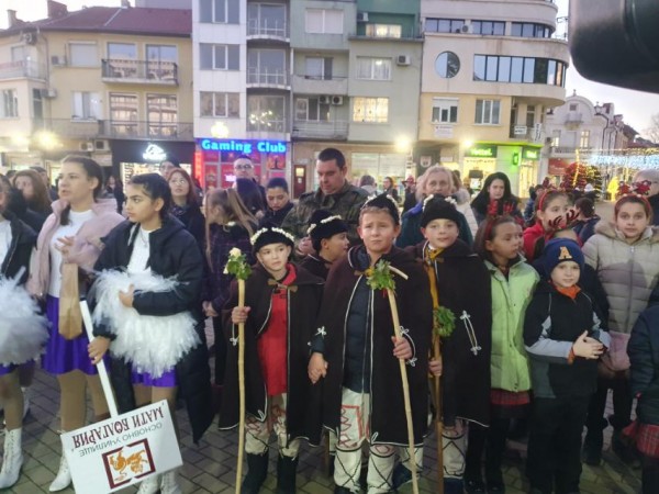 Коледен концерт на казанлъшките ученици