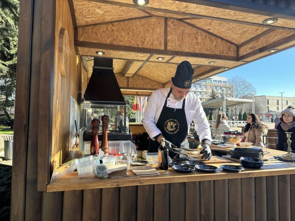 Коледен базар ни потапя в свят на вкусове и аромати