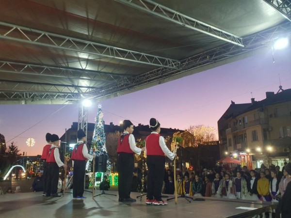 Коледен концерт на казанлъшките ученици