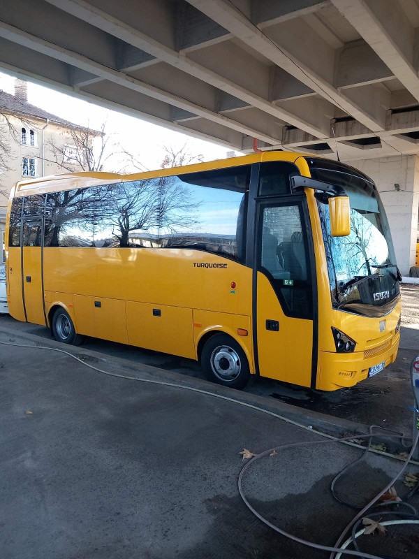 Община Казанлък се сдоби с още един чисто нов училищен автобус