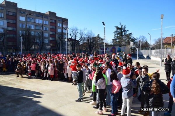 Емоции и забавления изпълниха с коледен дух ОУ „Георги Кирков“ 