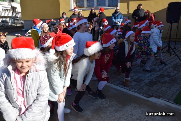 Емоции и забавления изпълниха с коледен дух ОУ „Георги Кирков“ 