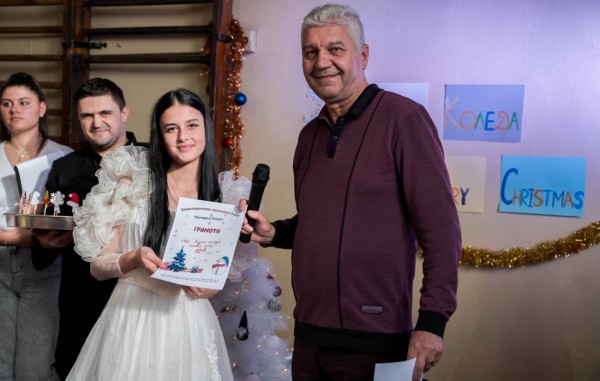 Традиционният благотворителен базар „Коледа в ПГЛПТ“ събра 1780 лева в подкрепа на благородна кауза