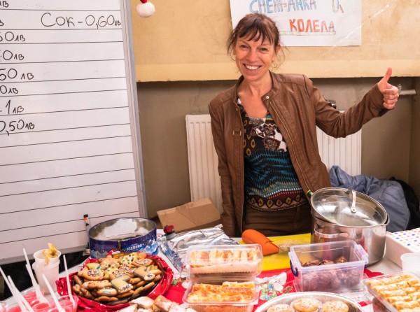 Традиционният благотворителен базар „Коледа в ПГЛПТ“ събра 1780 лева в подкрепа на благородна кауза