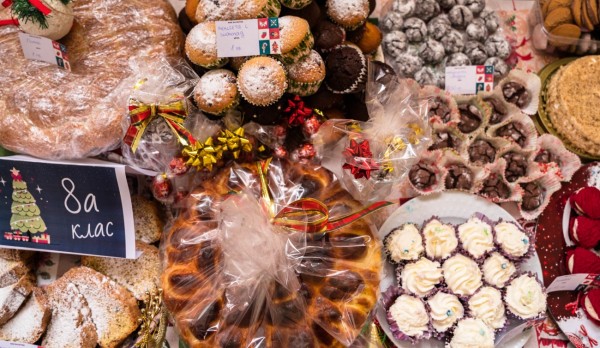 Традиционният благотворителен базар „Коледа в ПГЛПТ“ събра 1780 лева в подкрепа на благородна кауза