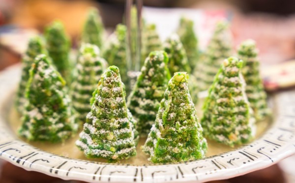 Традиционният благотворителен базар „Коледа в ПГЛПТ“ събра 1780 лева в подкрепа на благородна кауза