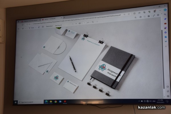 Наградиха Габриела Гроздева - победител в  конкурса за изработка на лого на Академия за таланти в село Розово