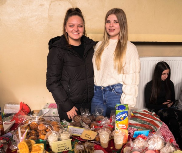 Традиционният благотворителен базар „Коледа в ПГЛПТ“ събра 1780 лева в подкрепа на благородна кауза