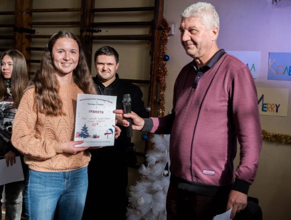 Традиционният благотворителен базар „Коледа в ПГЛПТ“ събра 1780 лева в подкрепа на благородна кауза