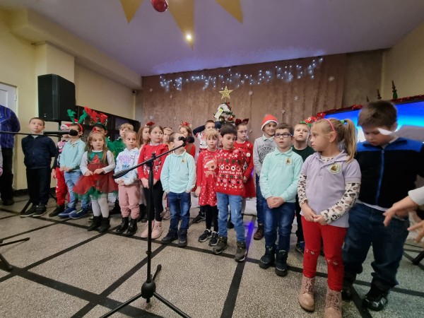 Благотворителен базар в ОУ “Св. Паисий Хиендарски“ събра 3660 лева в подкрепа на дете от училището 