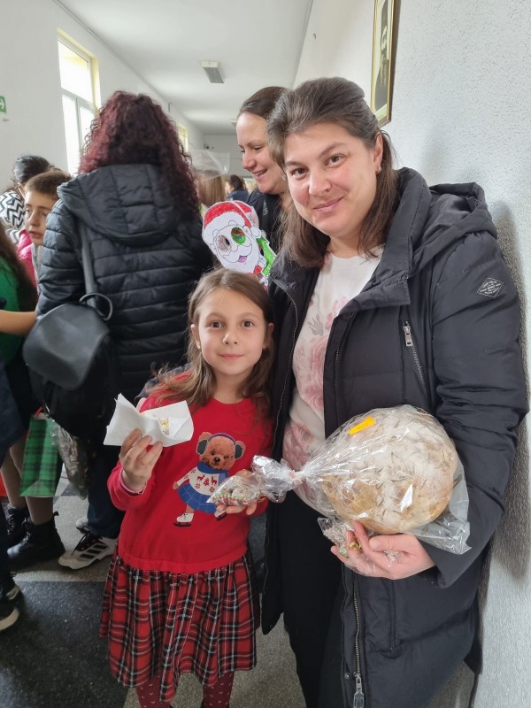 Благотворителен базар в ОУ “Св. Паисий Хиендарски“ събра 3660 лева в подкрепа на дете от училището 