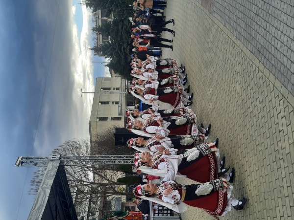 Стани нине, господине, Бог да дава в тая къща злато-берекет, на децата ти сполука и добър късмет!